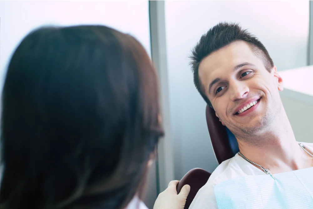 wisdomtooth_patient_discussingtreatment