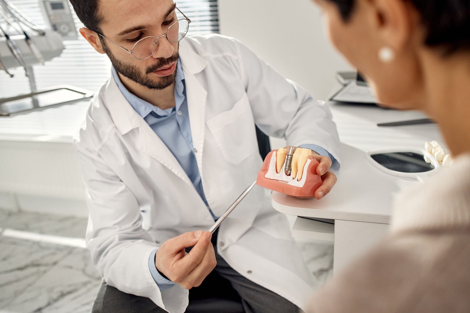 Houston Dental Implant Specialist: What to Expect During a Consultation